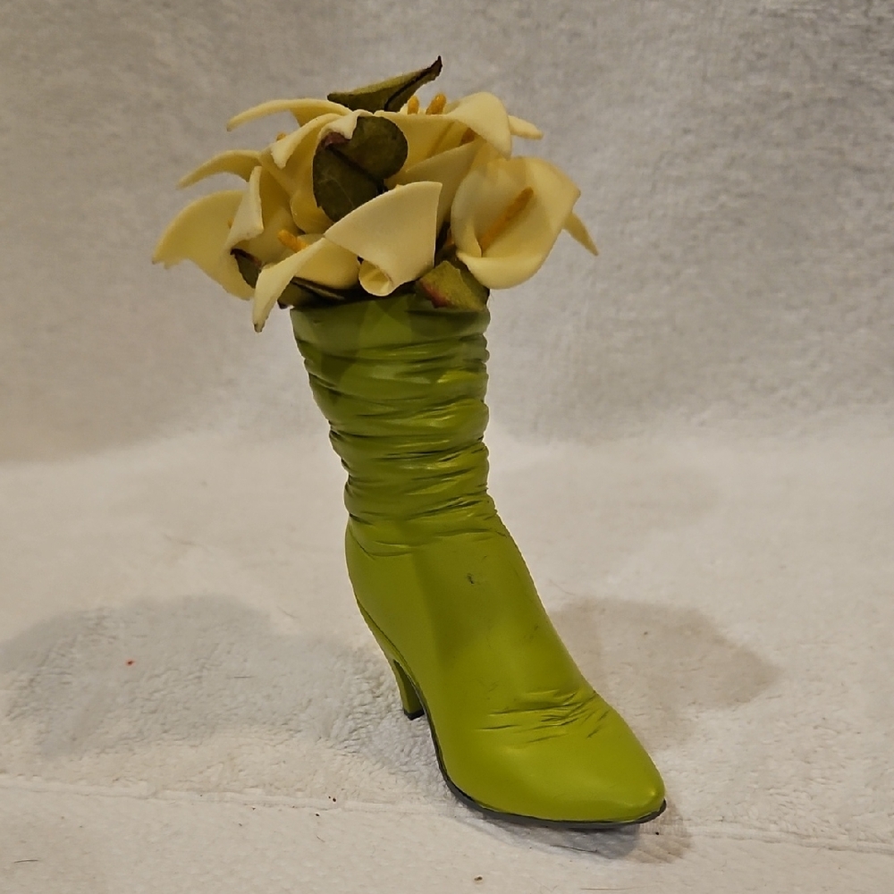 MINIATURE BOOT WITH FLOWERS